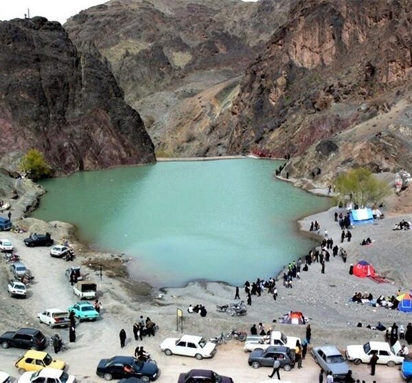 تعاریف چشمه آب گرم